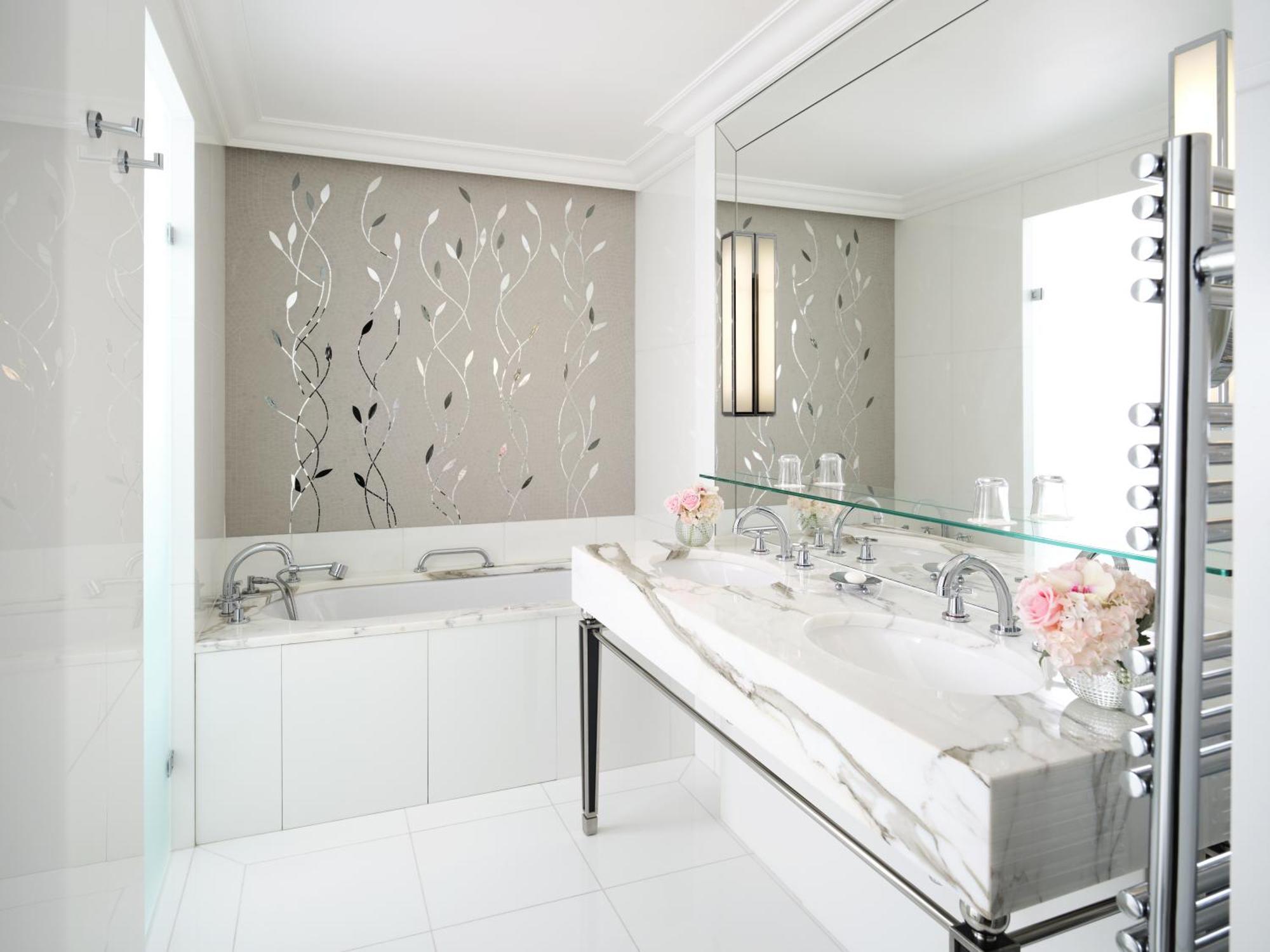 Suite Junior - Vue sur Avenue Montaigne