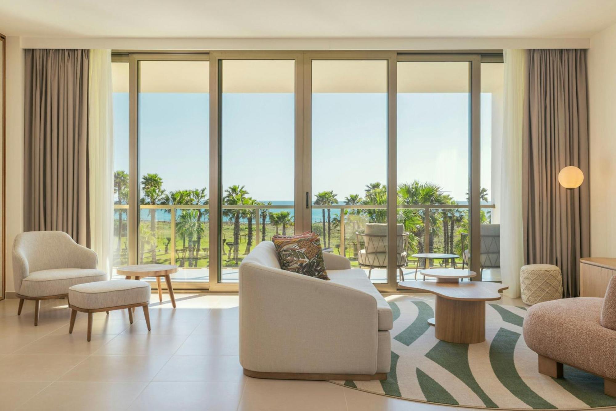 Suite Lit King-Size Junior avec Balcon - Vue sur Mer