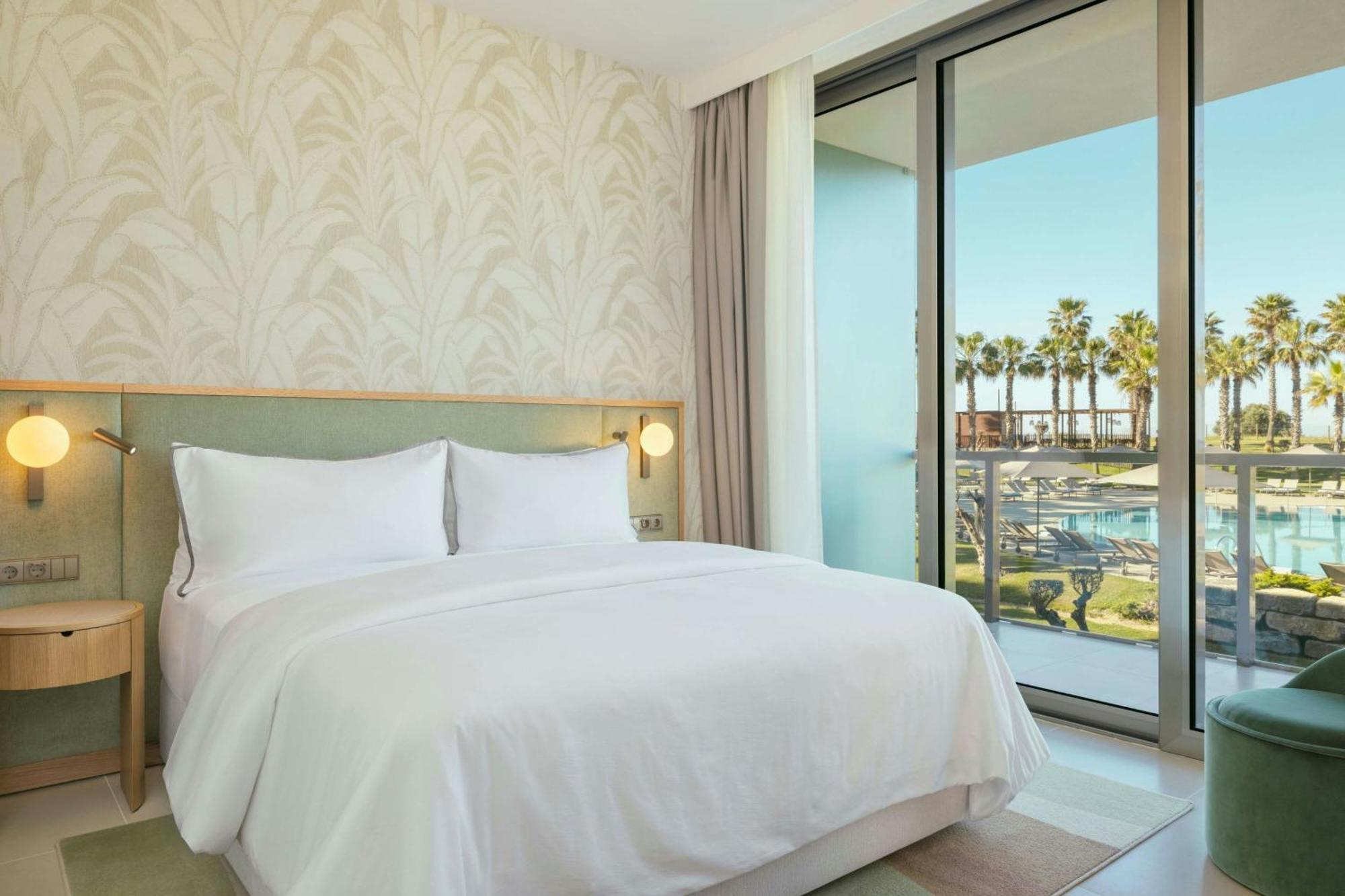 Suite Junior King-size avec Balcon et Vue sur la Piscine