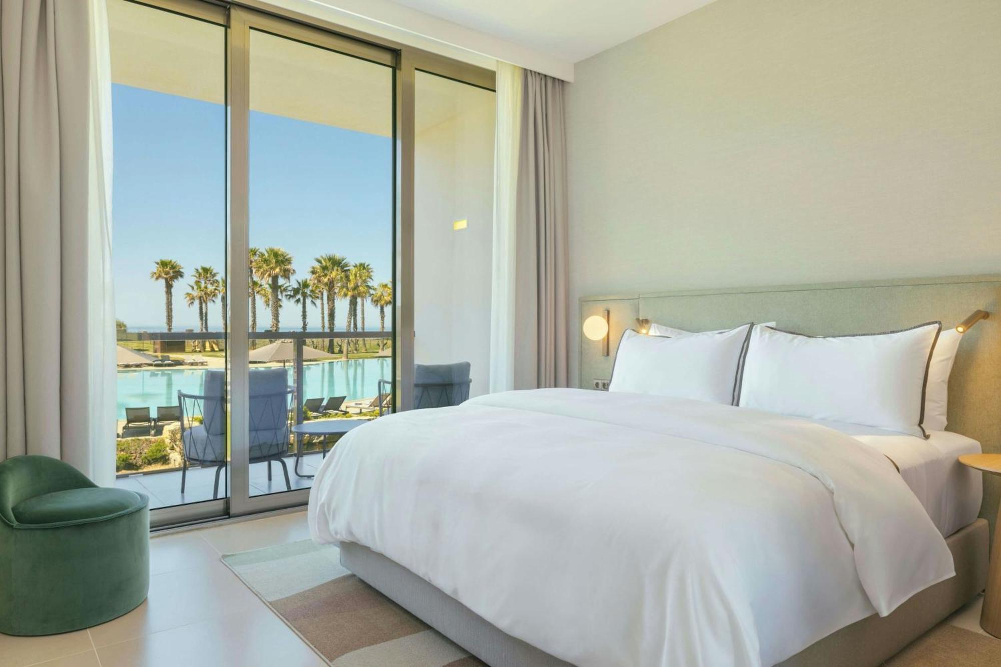 Chambre King Double avec Vue sur la Piscine