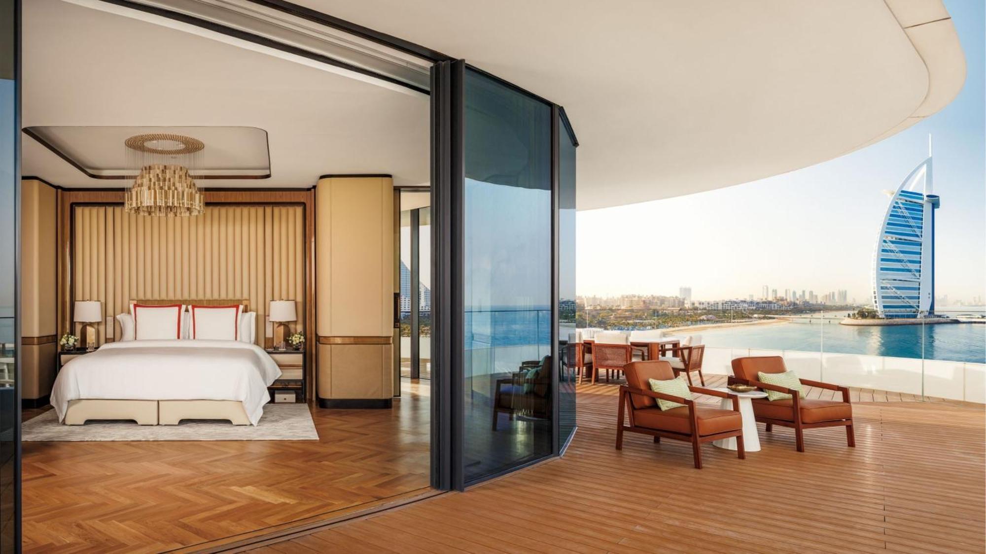 Suite avec Grande Terrasse Côté Océan - Vue Panoramique - Comprend Majordome Privé, Accès au Club de Piscine Iliana et Transfert Aéroport Aller-Retour
