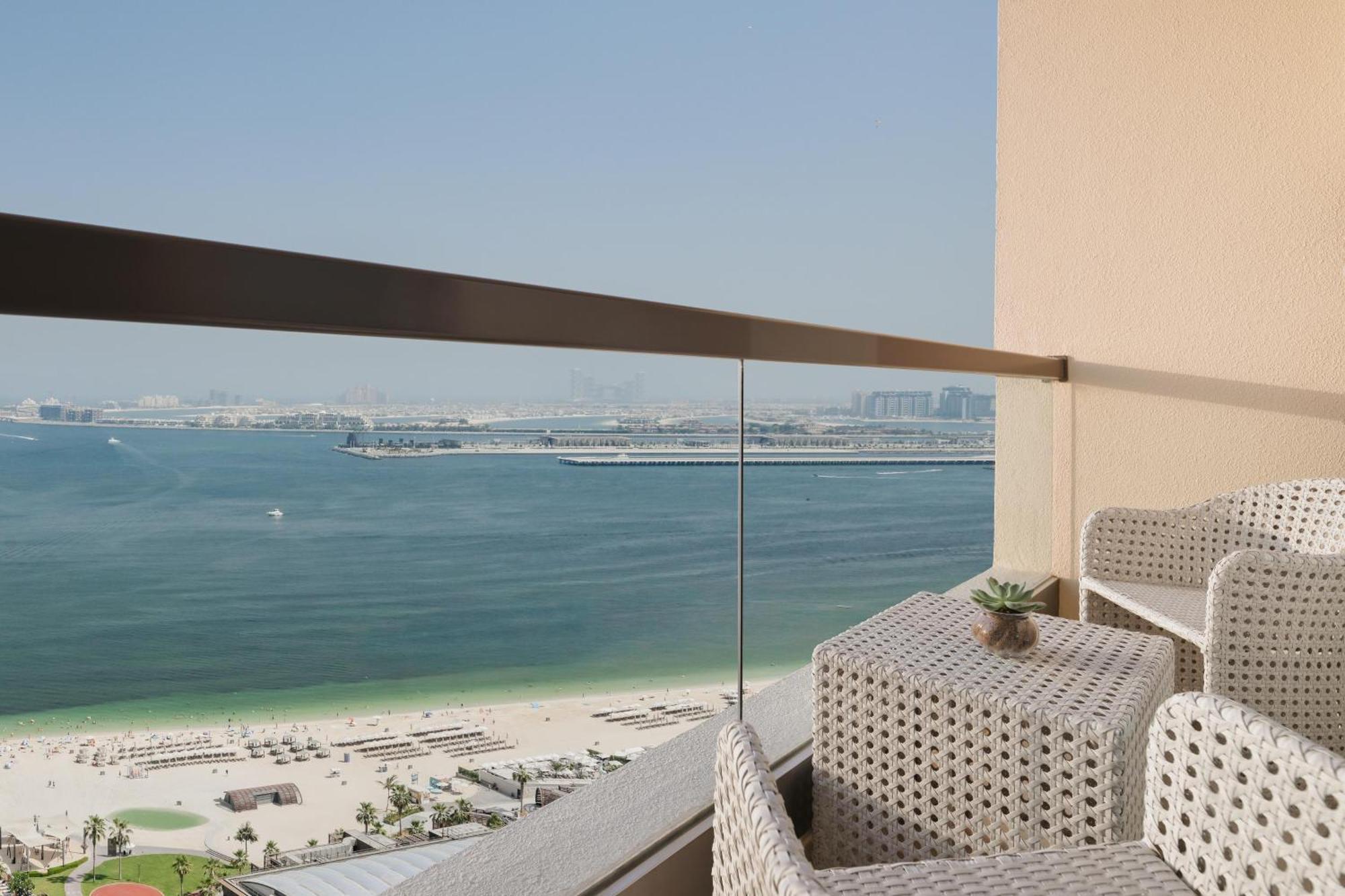 Chambre Club avec Balcon - Étage Supérieur - Accès au Salon Coral - Vue sur Mer