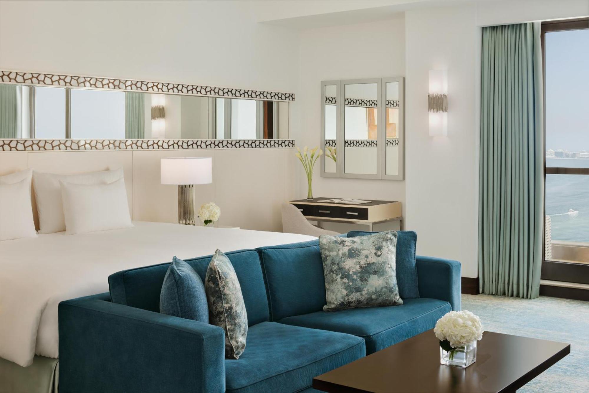 Suite Junior avec Balcon - Accès au Salon Coral - Vue Complète sur Ain Dubai et Vue sur Mer