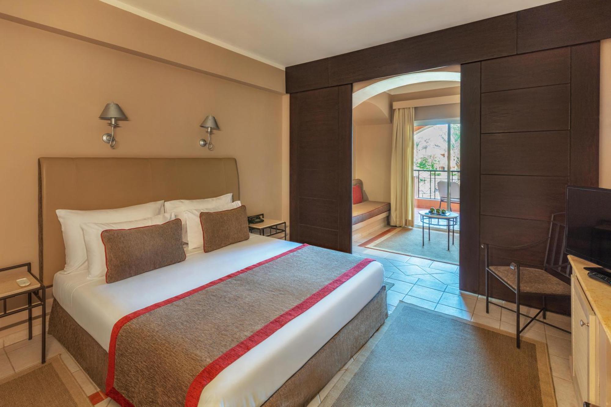 Hébergement Familial Deluxe avec Lit Queen-Size ou Lits Jumeaux - Vue sur Piscine