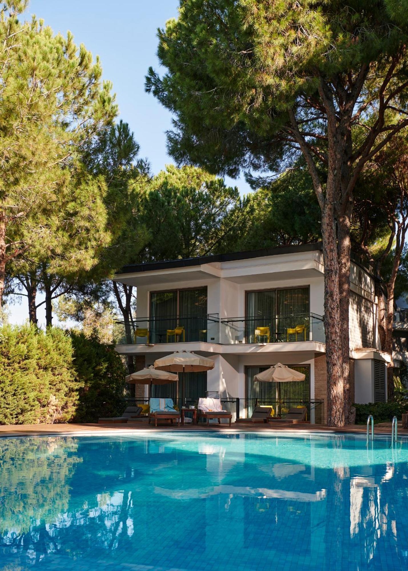 Lagoon Duplex Swim-Up 5 Person