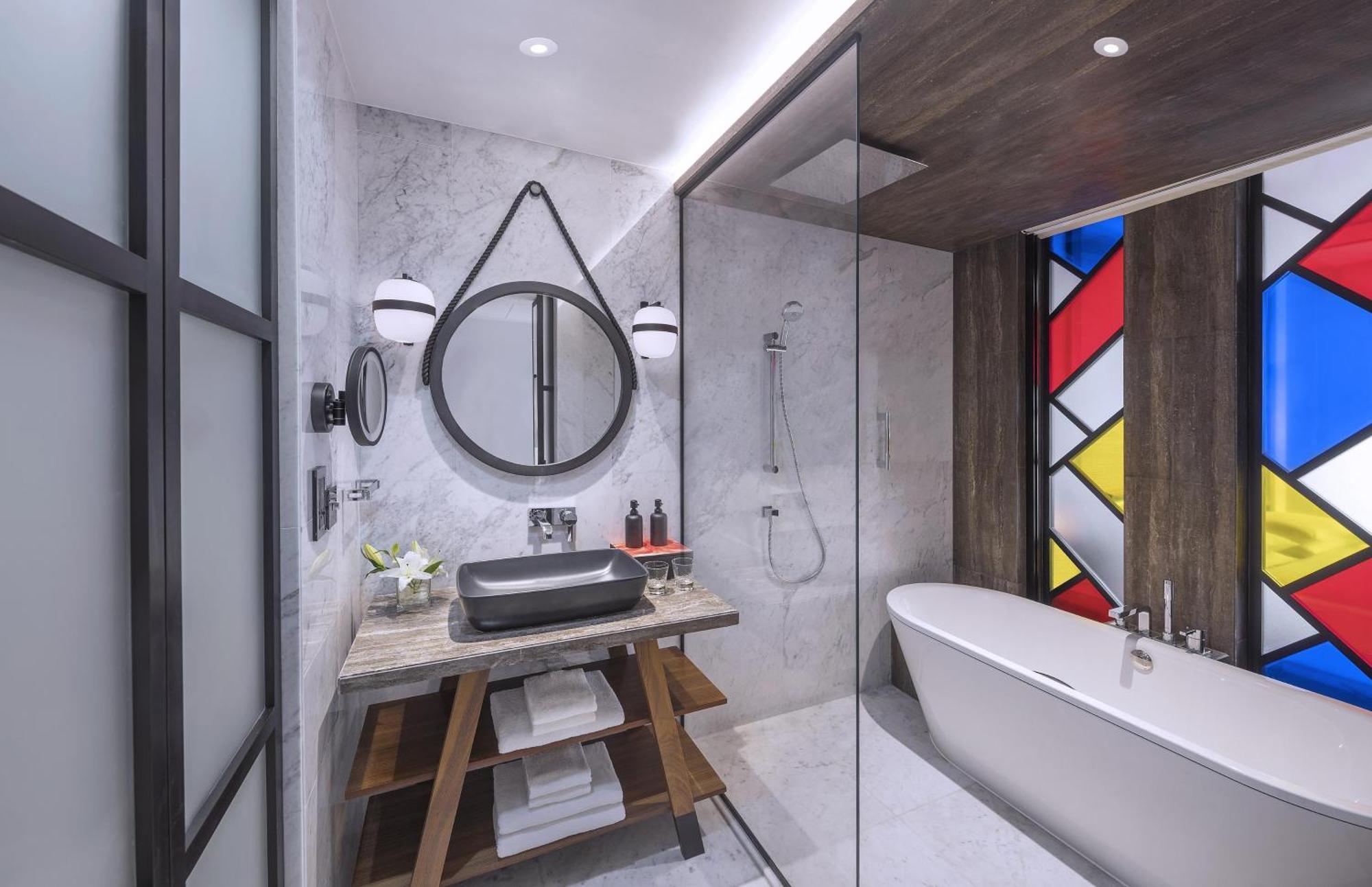 Chambre Andaz - Dîner de Réveillon Obligatoire (Facturé en Supplément par l’Hôtel)