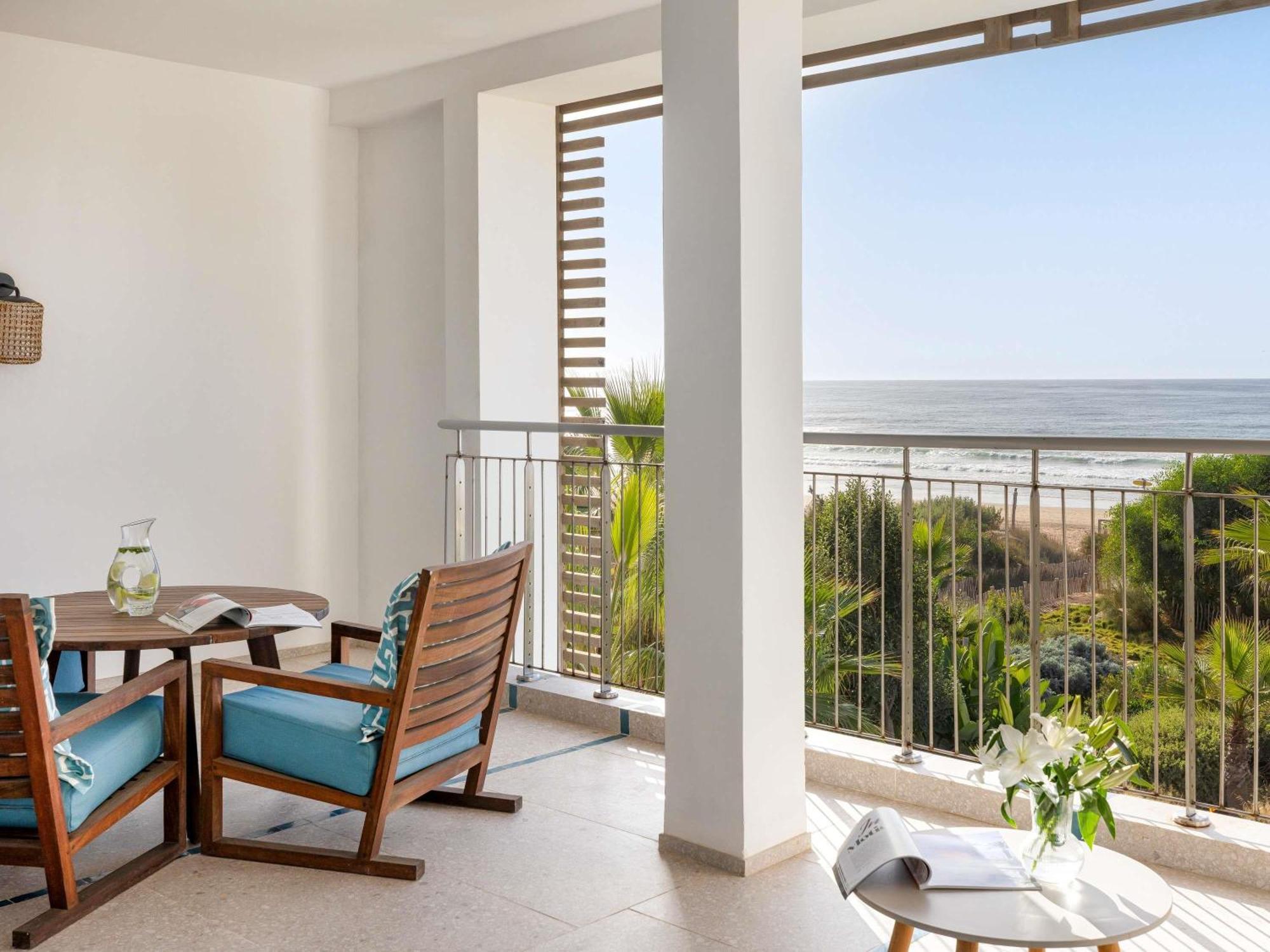 Chambre Lit Queen-Size Prestige - Vue Panoramique sur Mer