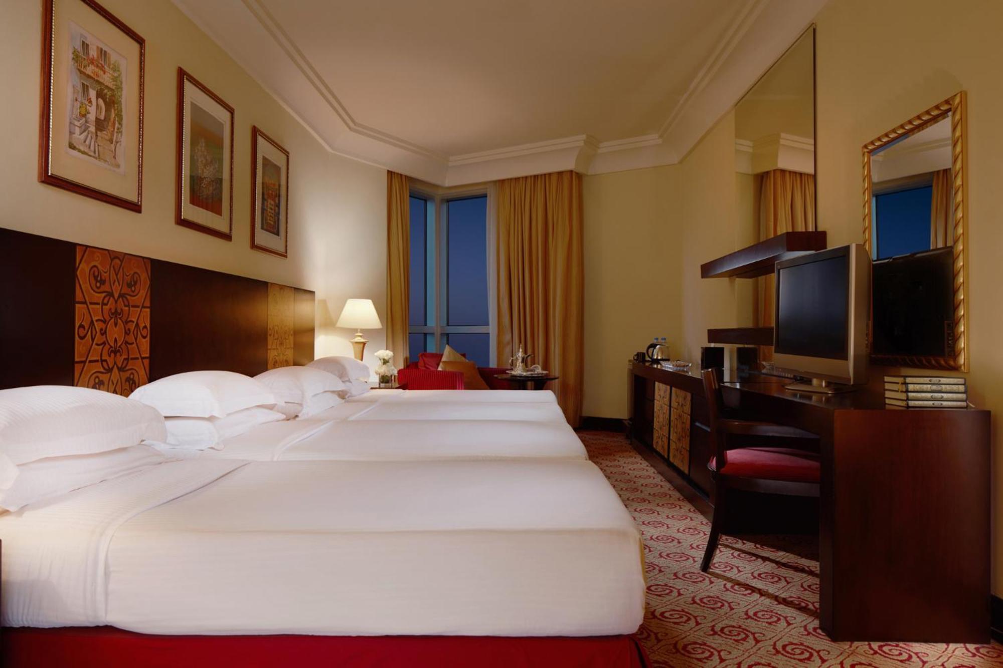 Chambre Quadruple Classique avec 4 Lits Simples - Vue sur Ville