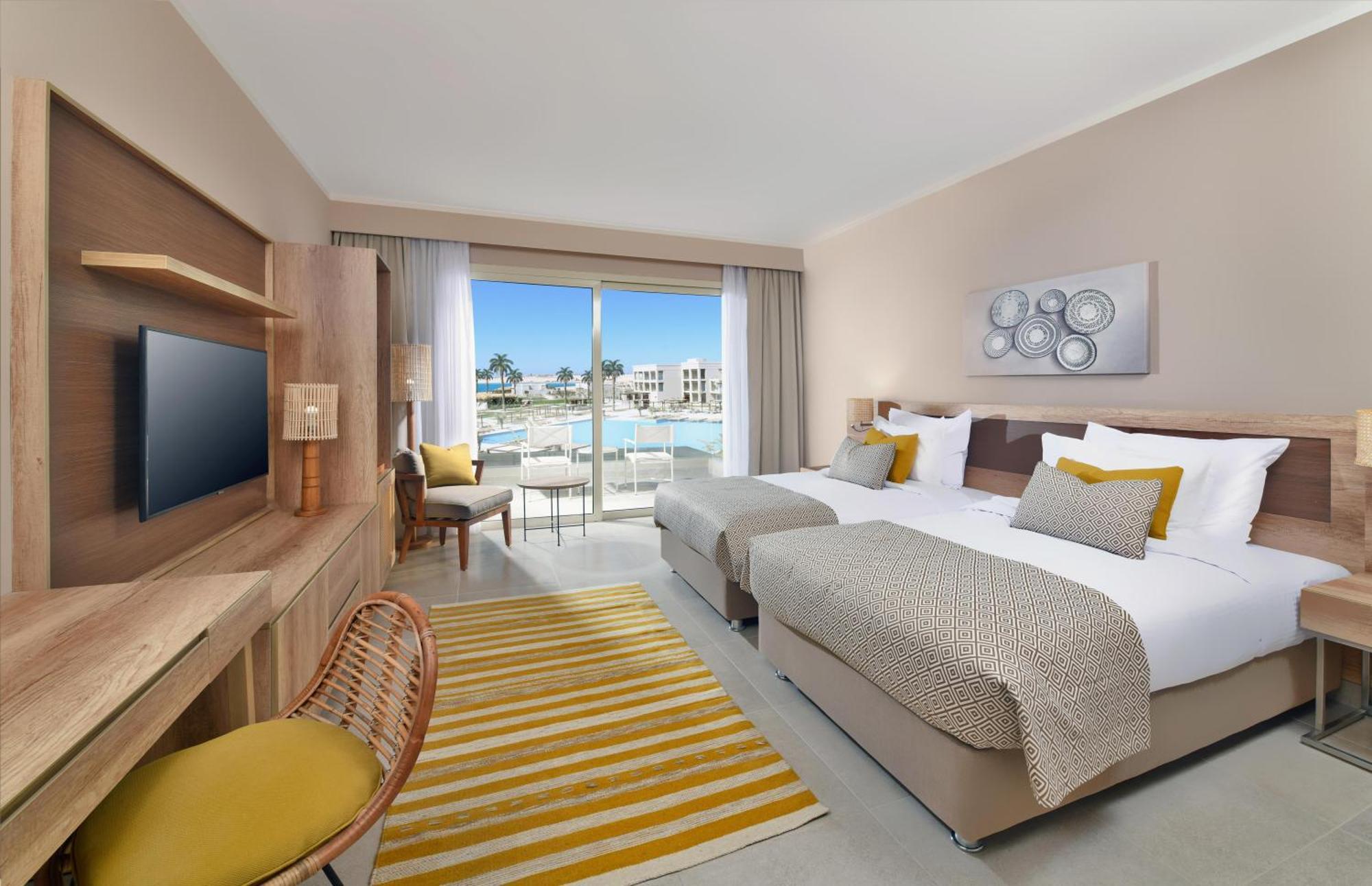 Hébergement Lit Queen-Size Supérieur - Vue sur Piscine