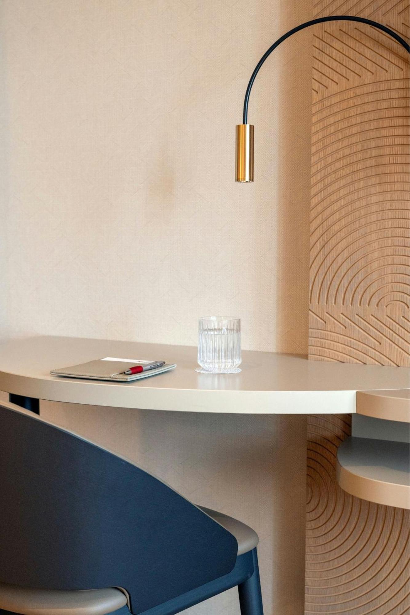 Junior Suite M Club Lounge Access