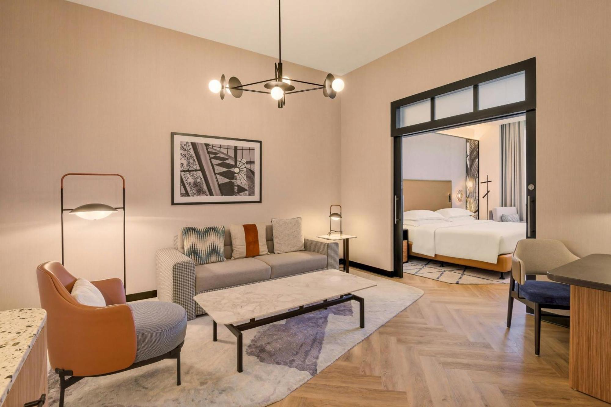 Grande Suite Deluxe 1 Chambre et Canapé-Lit - Accès au Salon Club avec Petit-Déjeuner, Cocktails en Soirée, Boissons Sans Alcool et Canapés