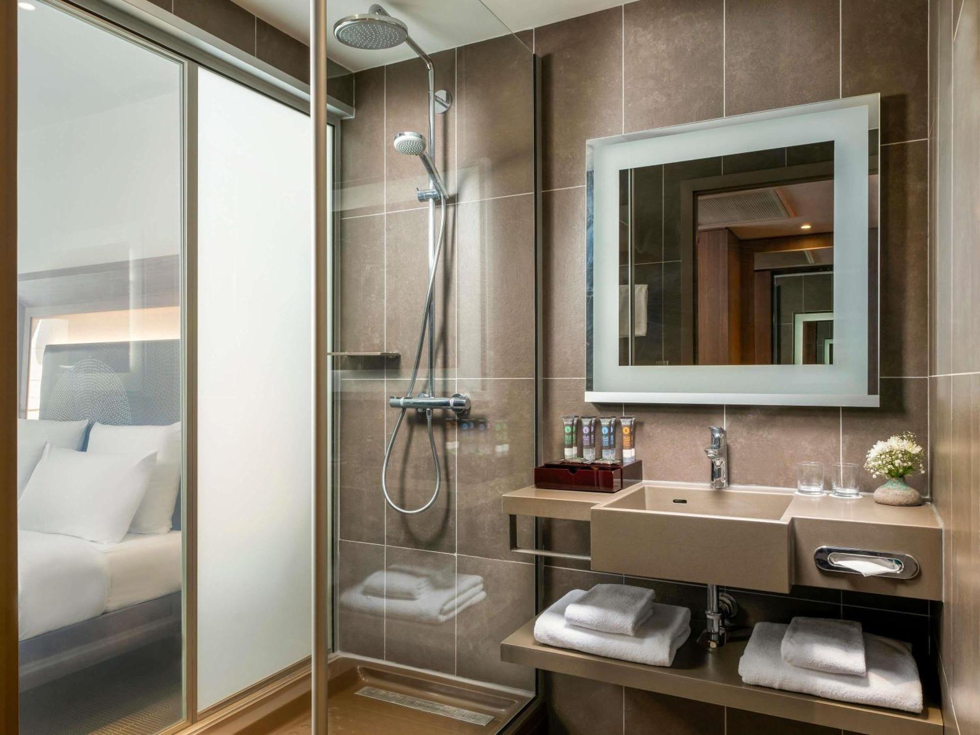 Chambre Lit Queen-Size Exécutive avec Canapé-Lit - Vue sur Mer
