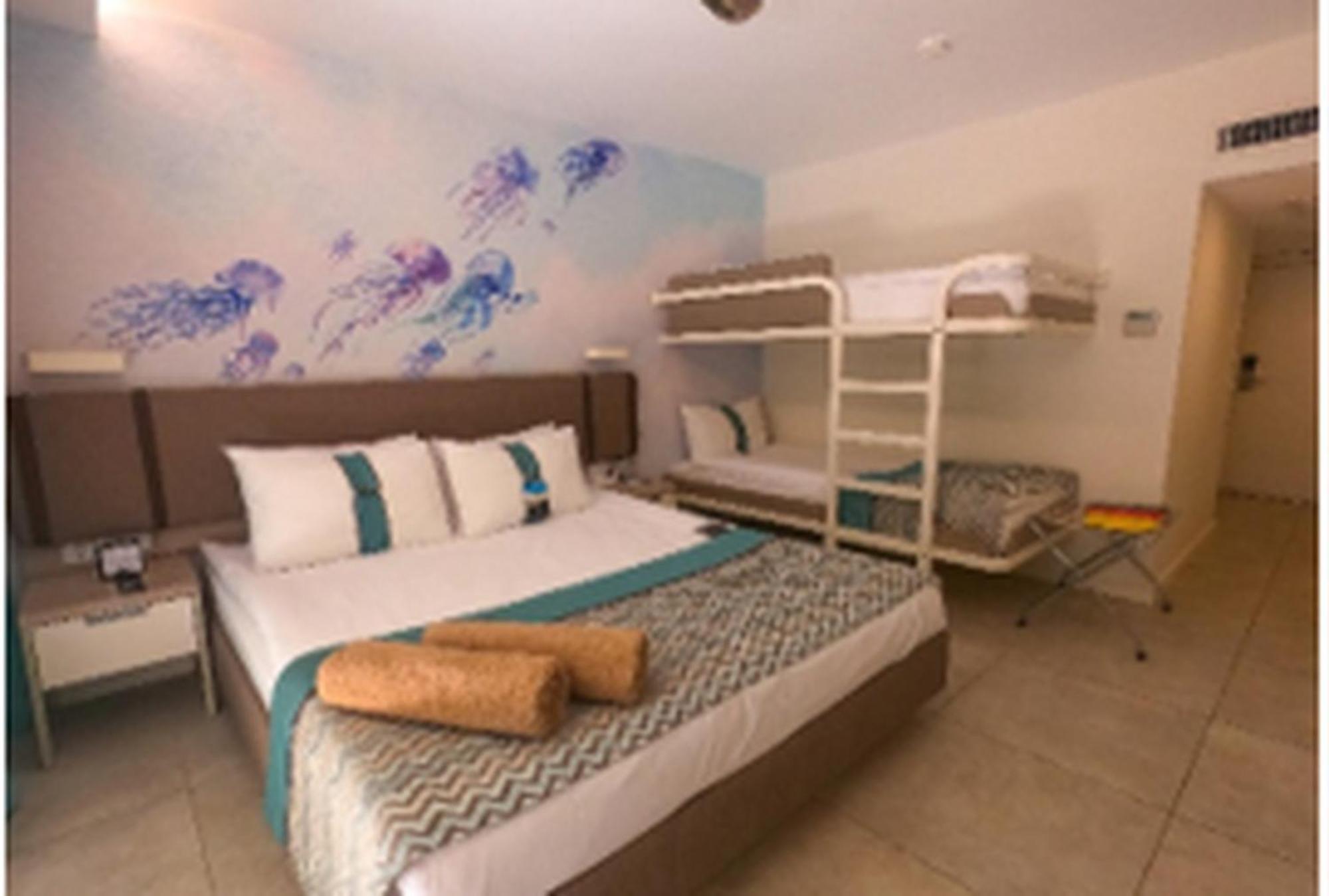 Chambre Double ou Lits Jumeaux (2 Adultes + 2 Enfants)