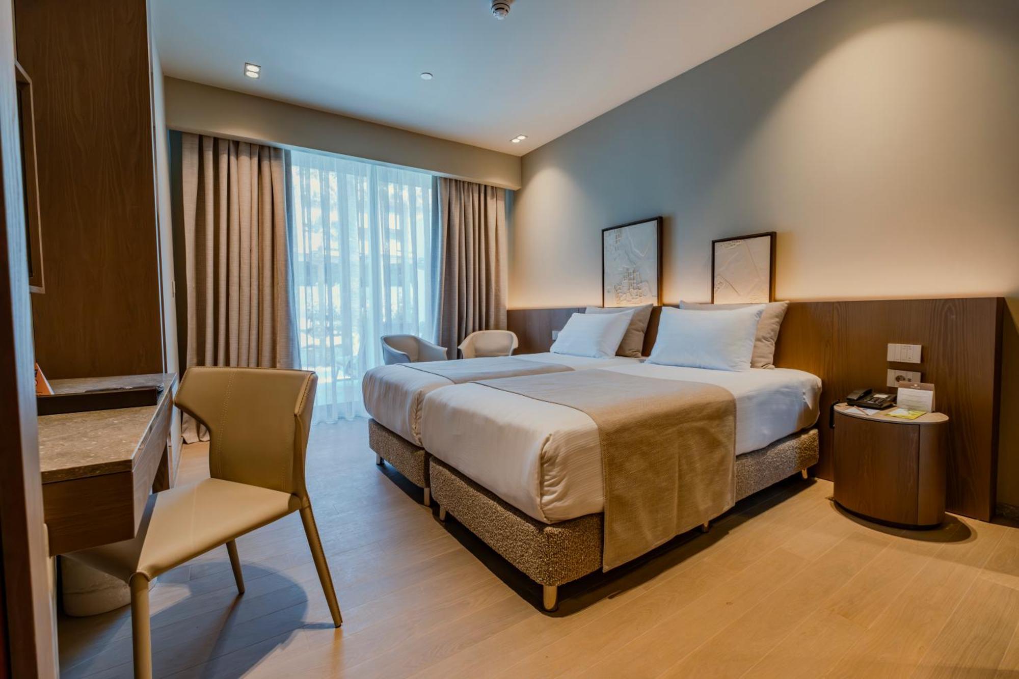 Chambre Double - Vue sur Piscine