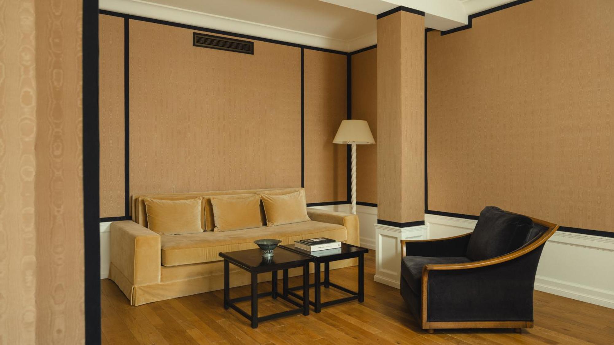 Standard Suite,1742606619:JPEG