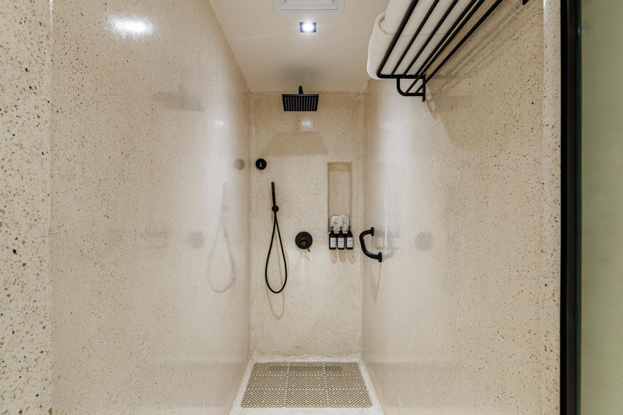 Suite de luxe avec piscine face à la plage
