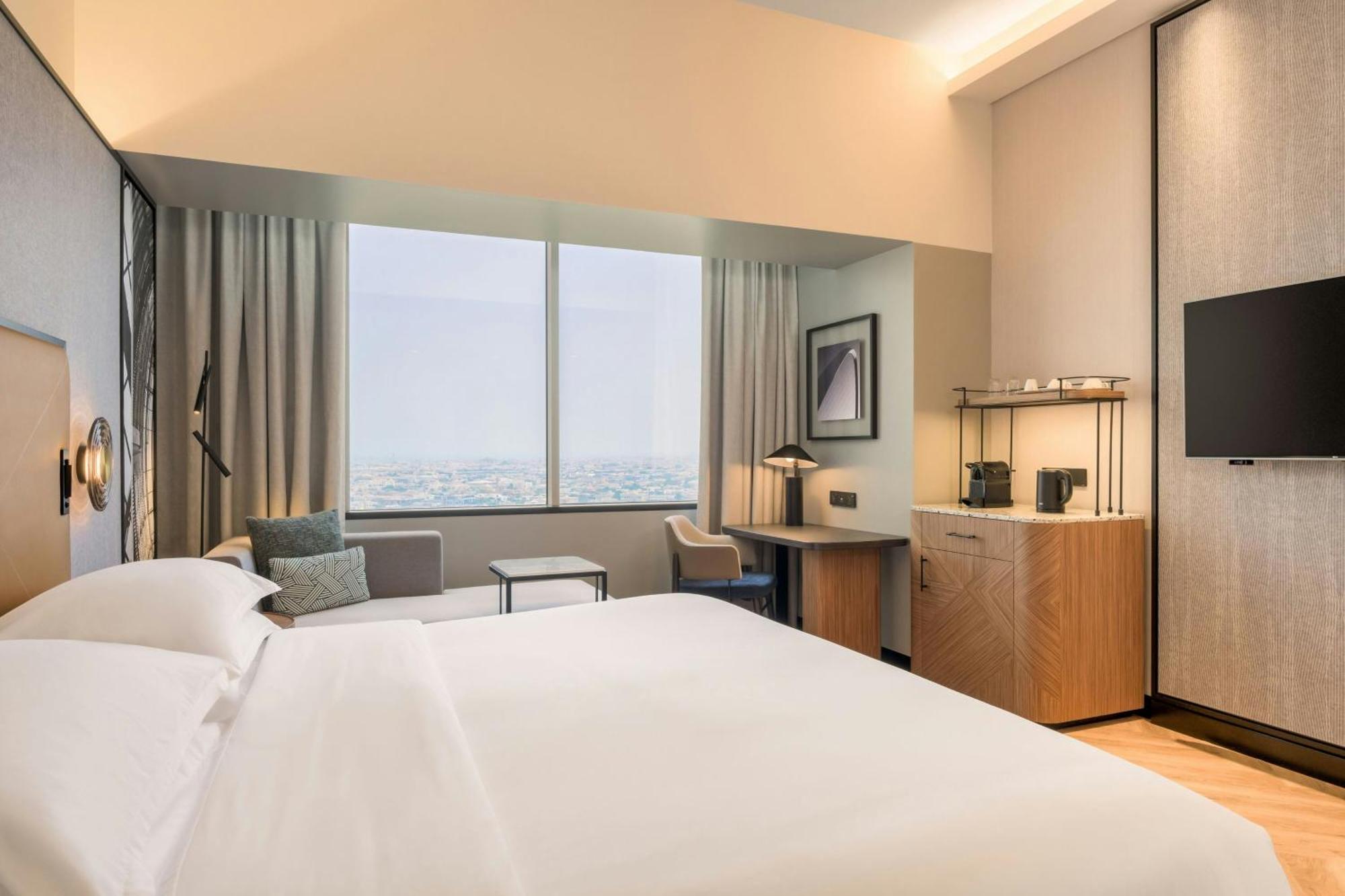 Club King Room Skyline view Club lounge Access including Evening Cocktail hours & Soft Refreshments & Canapes,1746897099:JPEG
