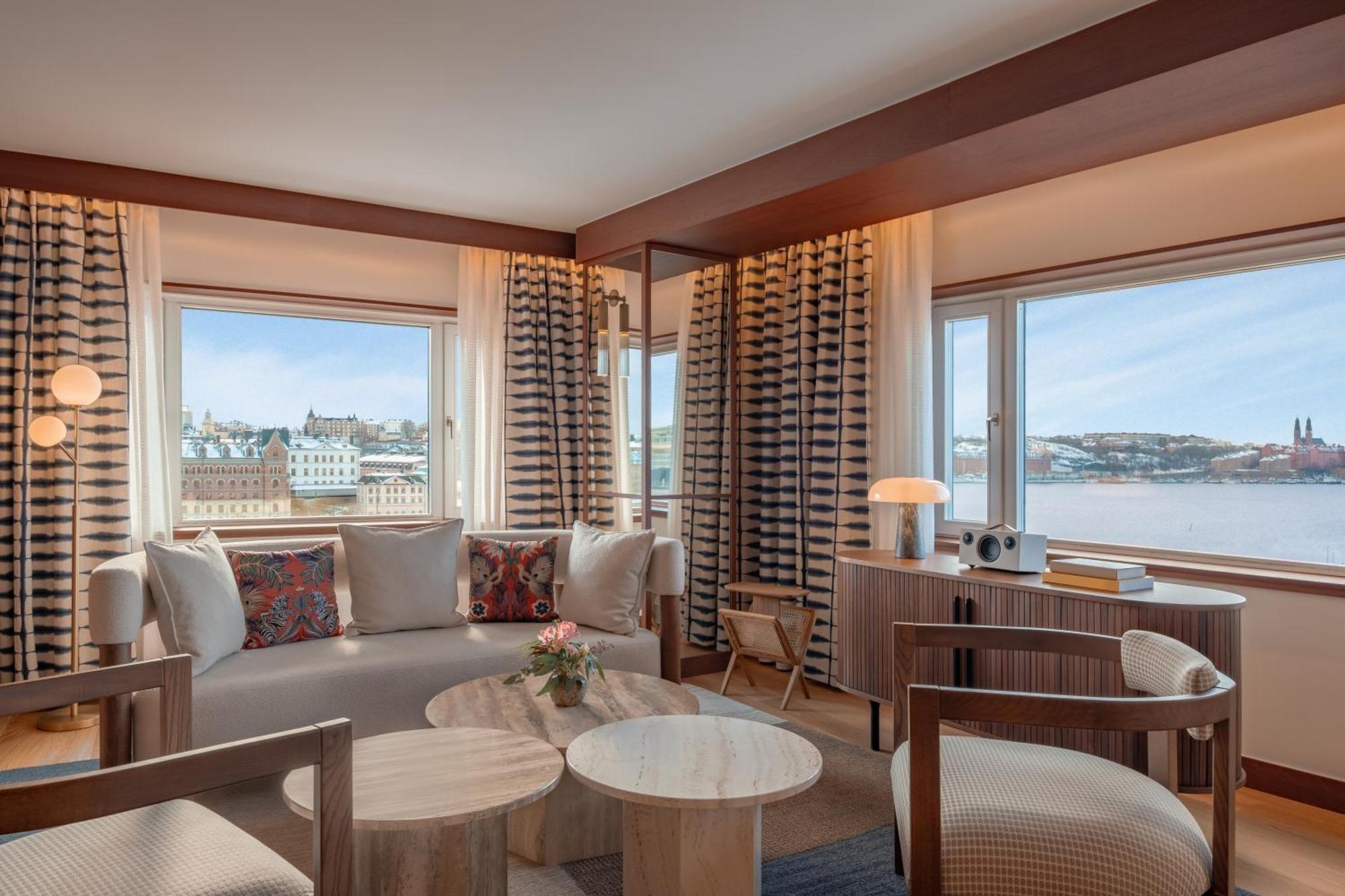 Suite Présidentielle Lit King-Size - Accès au Salon Club - Vue sur Lac