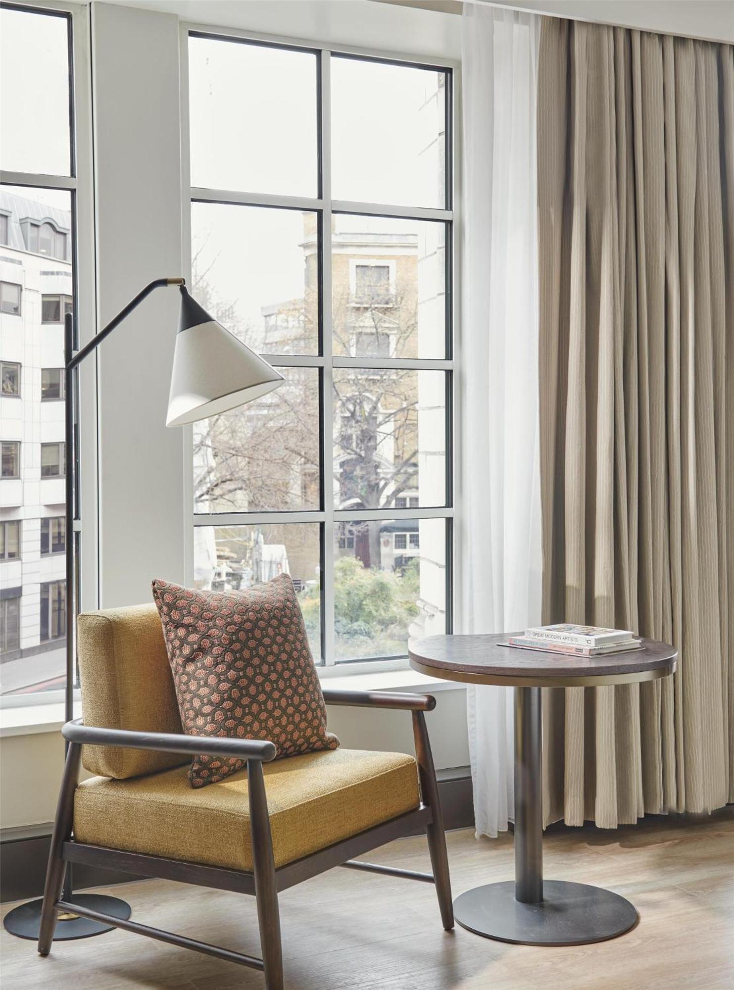 Executive Suite,1756453922:JPEG