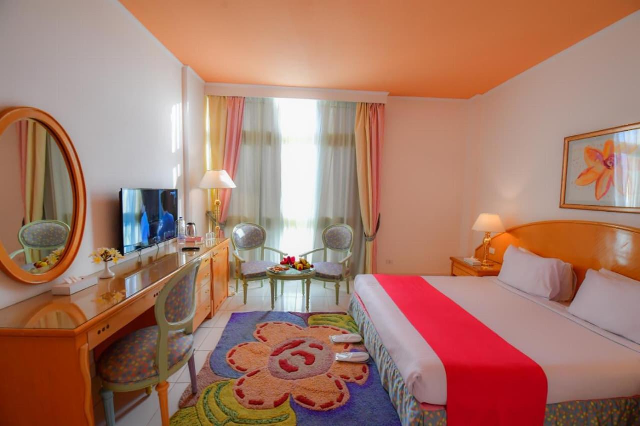 Chambre Double ou Lits Jumeaux - Vue sur Piscine