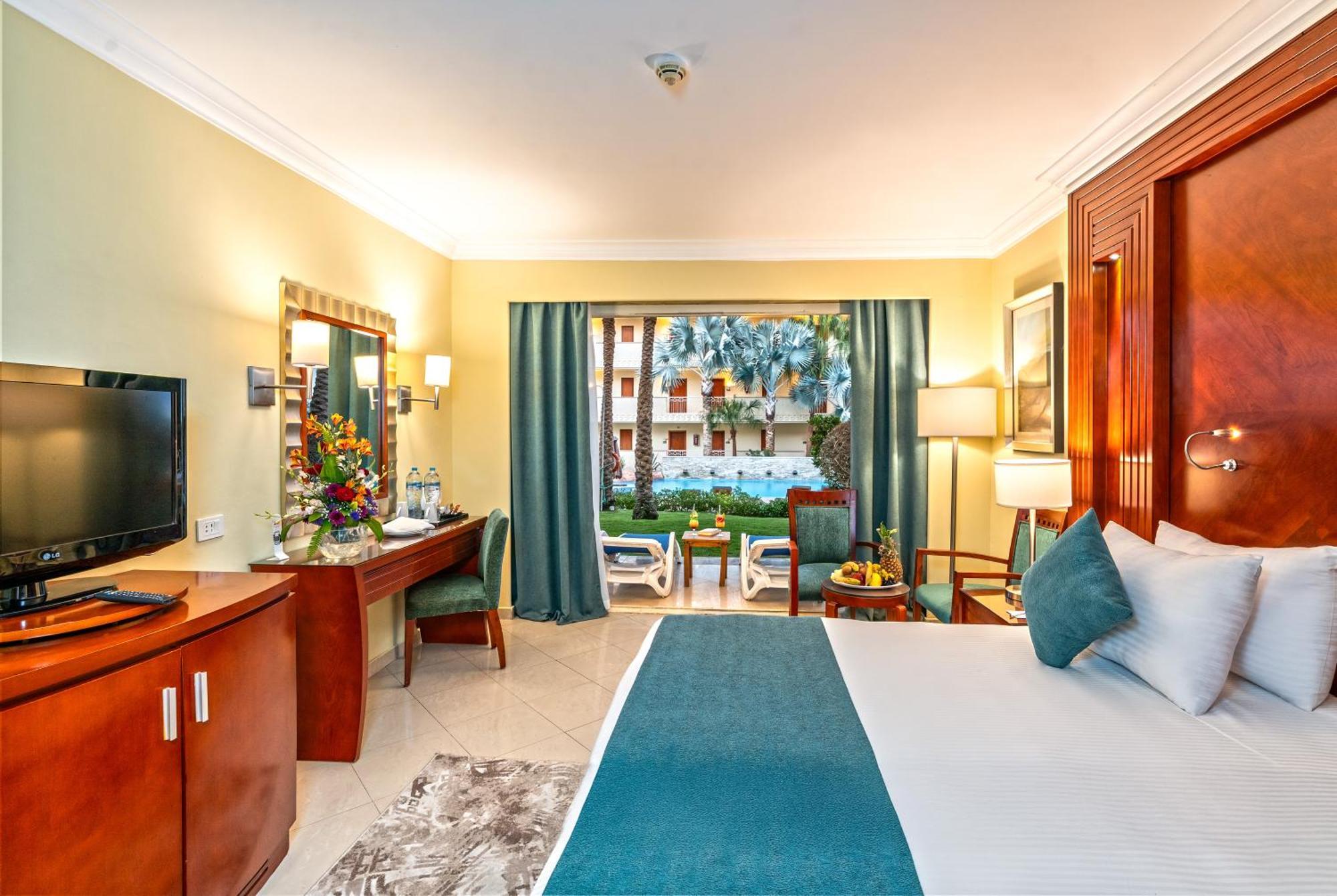 Chambre Triple - Vue sur la Piscine