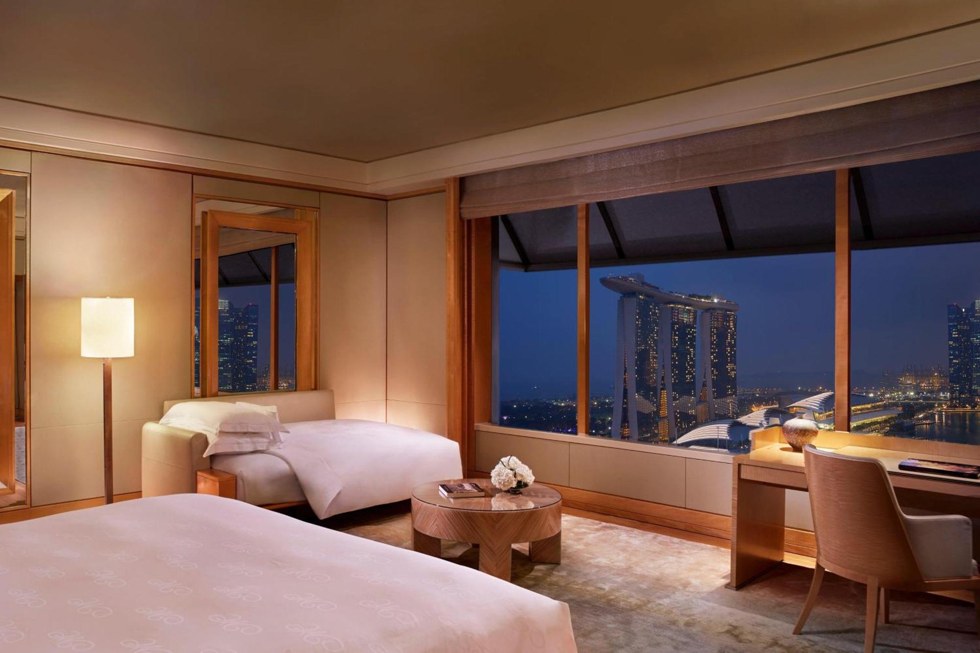 Hébergement Grand Marina avec 1 Lit King-Size et 1 Canapé-Lit - Vue sur Marina Bay