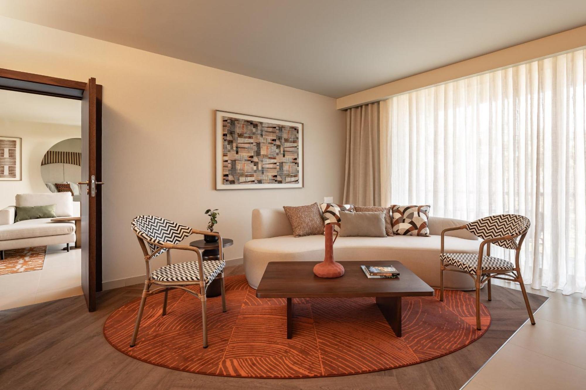 Suite 1 Chambre avec Balcon - Vue sur Piscine