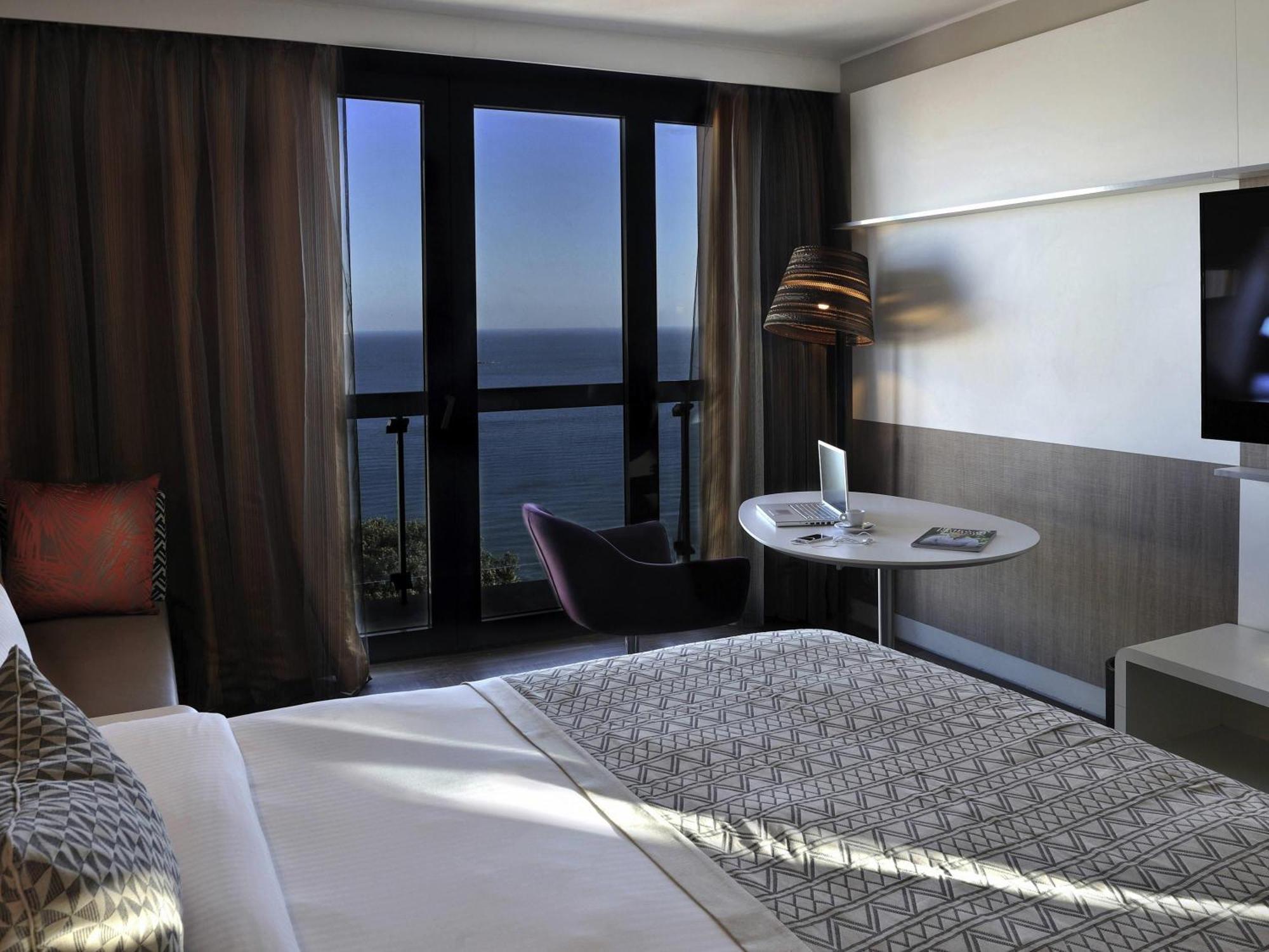 Chambre Lit King-Size Supérieure - Vue sur Mer