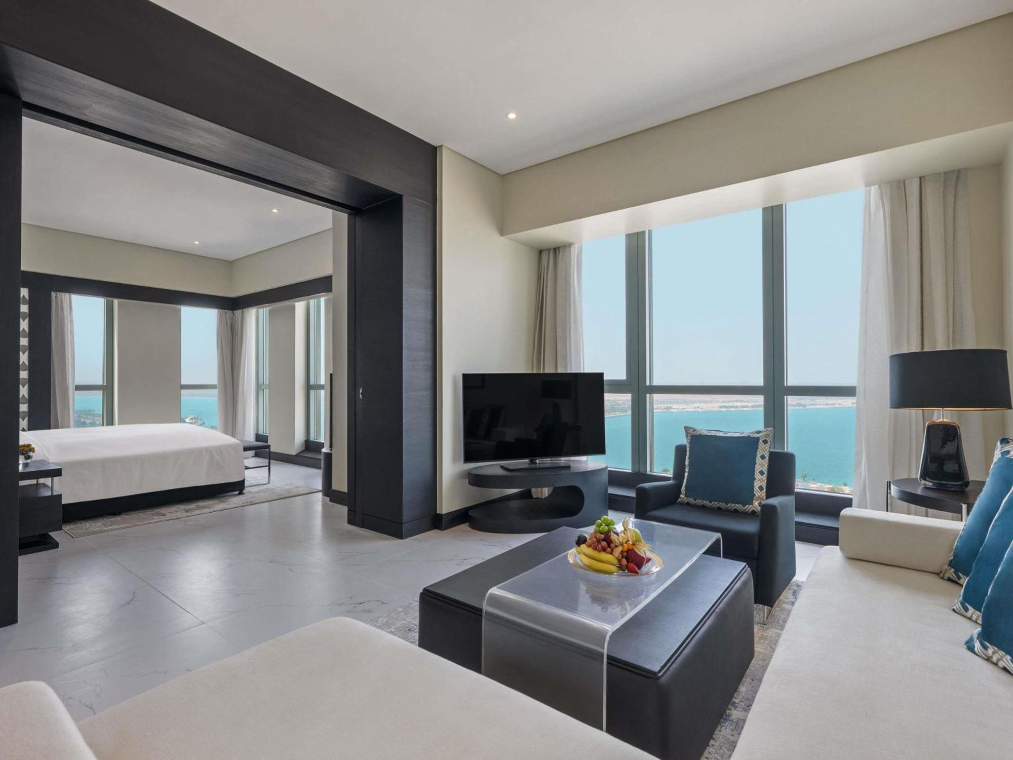 Suite Prestige avec Accès Club - Vue sur Ville ou Mer
