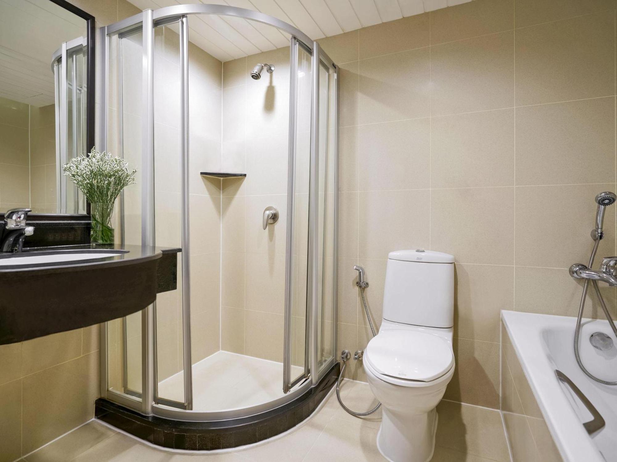 Executive Room with 1 King Bed, Executive Lounge Access - 15% discount on Food and Soft Beverage