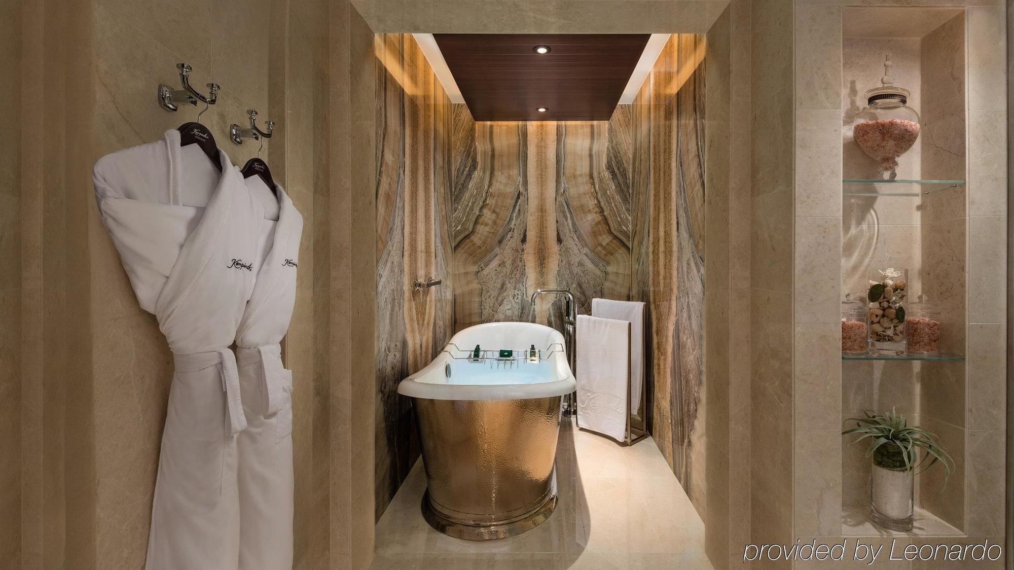Chalet 2 Chambres Aspen - Accès au Snow Park de Ski Dubaï pour 2 Personnes- Service de Majordome Privé - Navette Aéroport DXB - Accès au Salon avec Goûter - Cocktails en Soirée - Rafraîchissements sans Alcool et Canapés