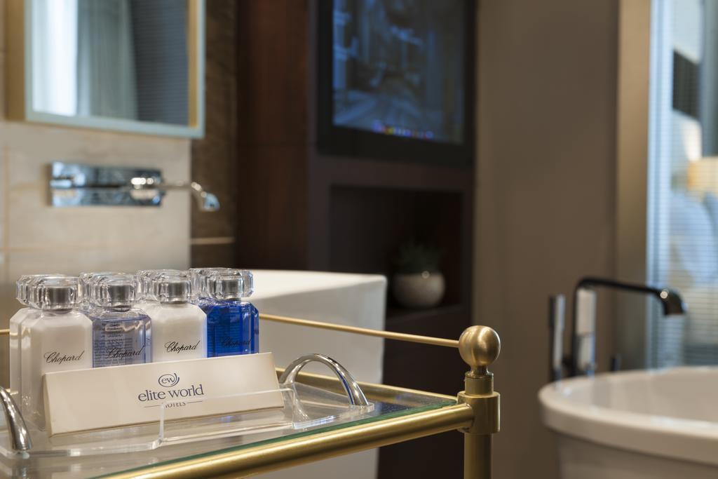 Suite with King Size Bed,828100241:JPEG