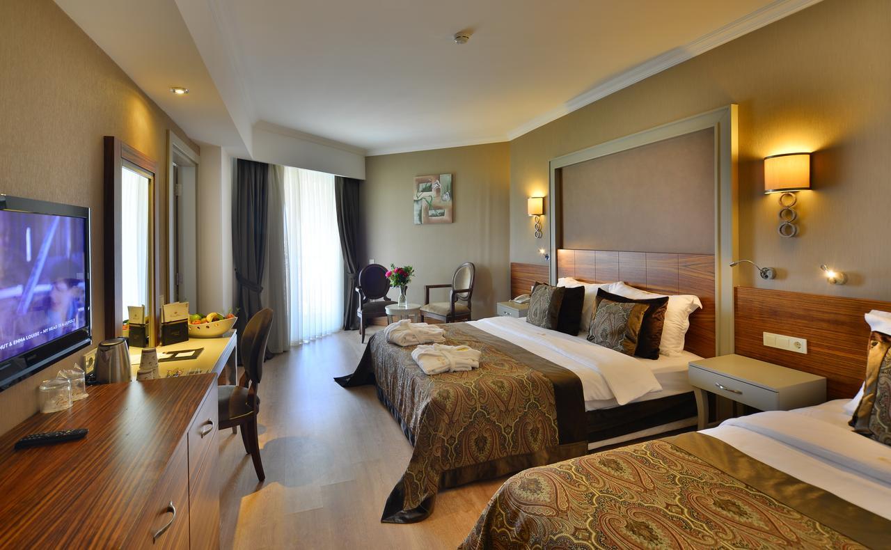 Chambre Double - Vue sur Piscine