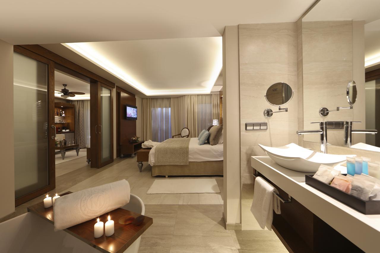 Suite Club Mirage avec Jacuzzi Extérieur et Connexion Wi-Fi Gratuite - Vue sur Océan - Réservée aux Adultes de 18 Ans et Plus