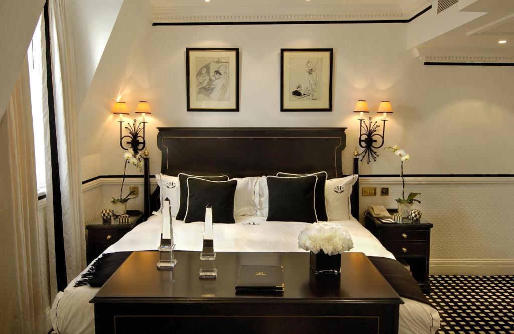 Executive Suite,64780828:JPEG