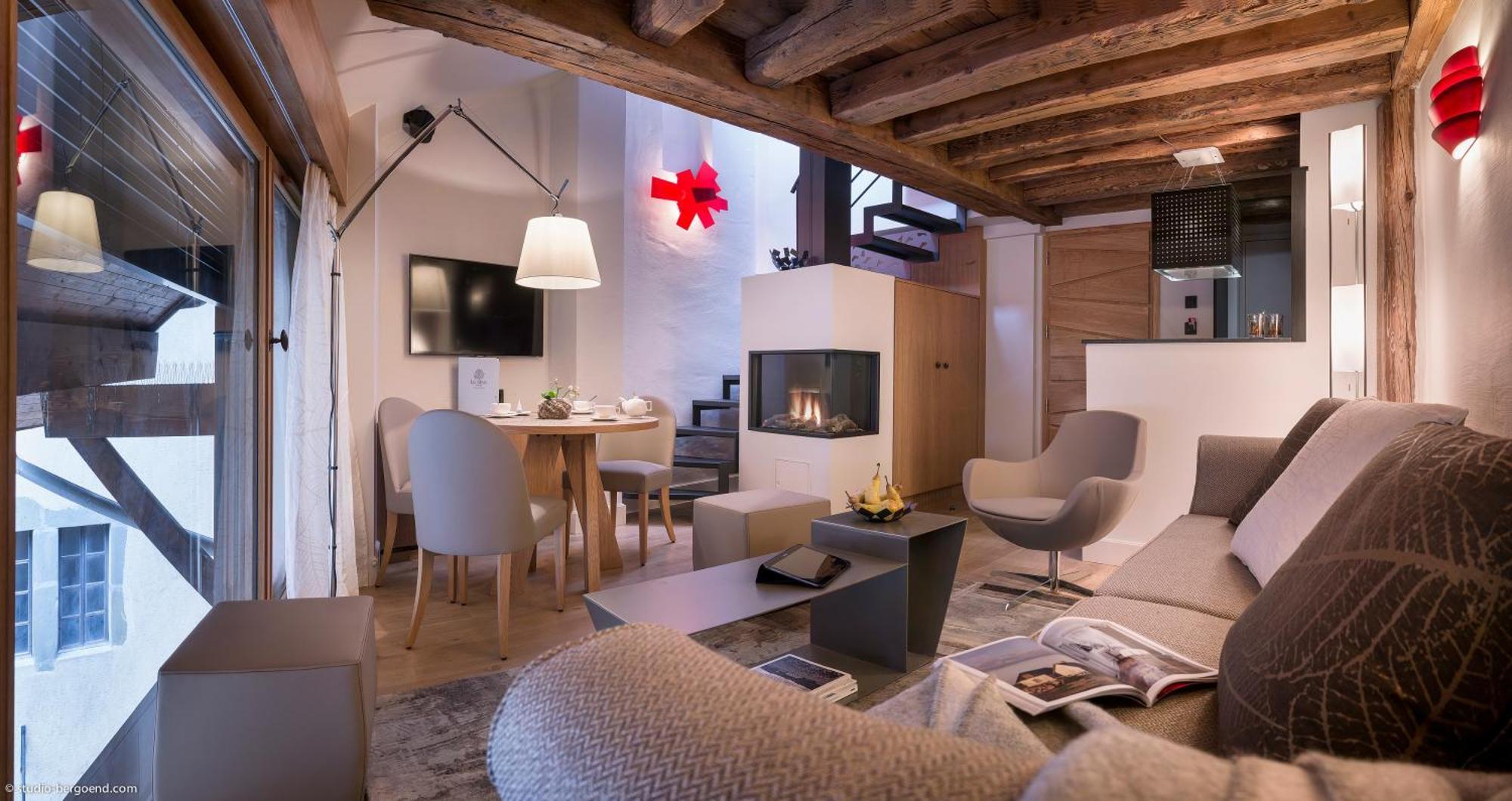 Appartement de Luxe en Duplex avec Cheminée et Douche Spa
