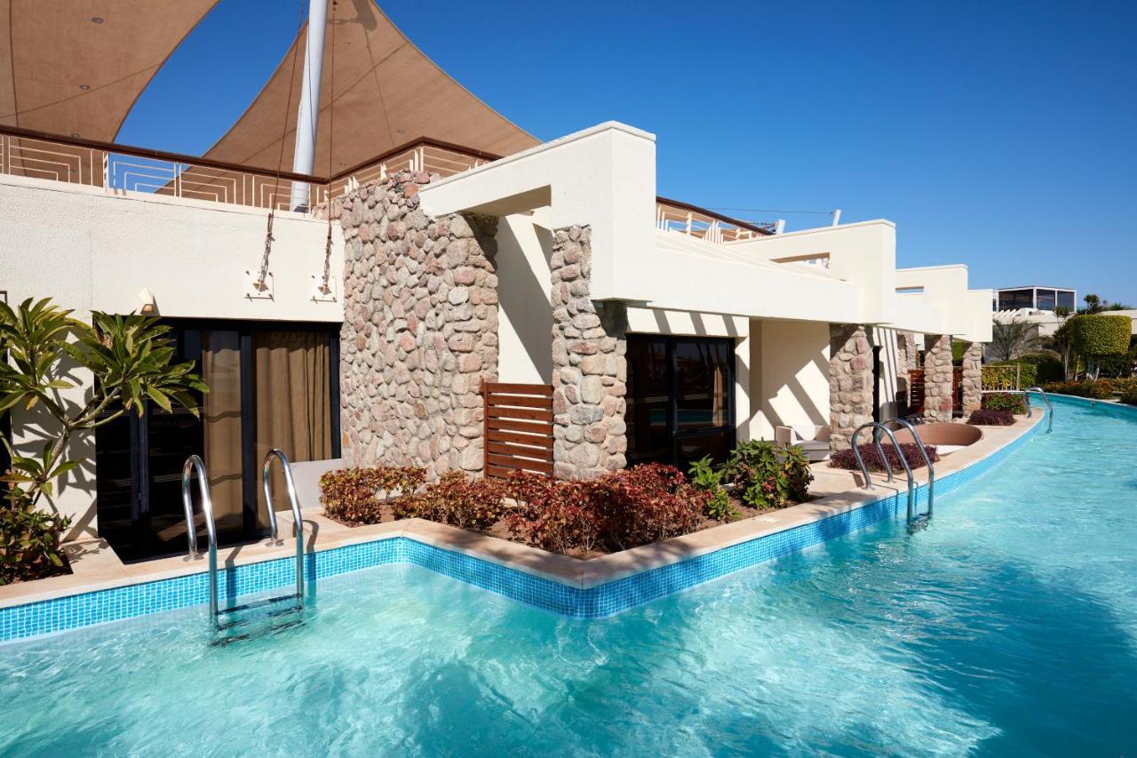 Suite Royale avec Accès Direct à la Piscine