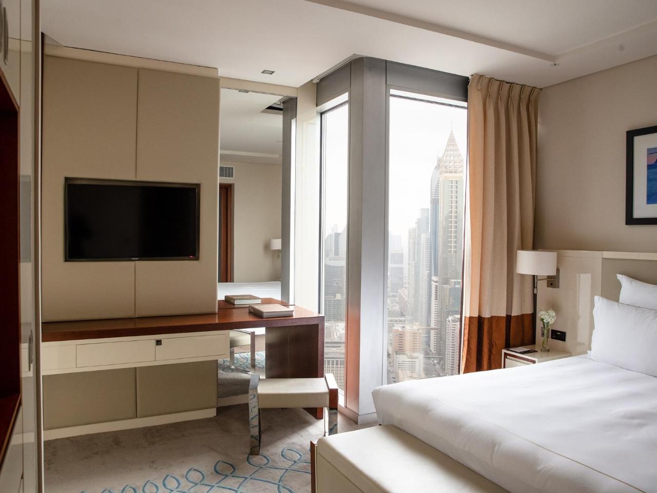 Suite Junior avec Vue sur Panorama Urbain, Connexion Directe au Musée du Futur, Petit-Déjeuner Gratuit, Goûter Signature, Apéritif, Rafraîchissements sans Alcool et Canapés