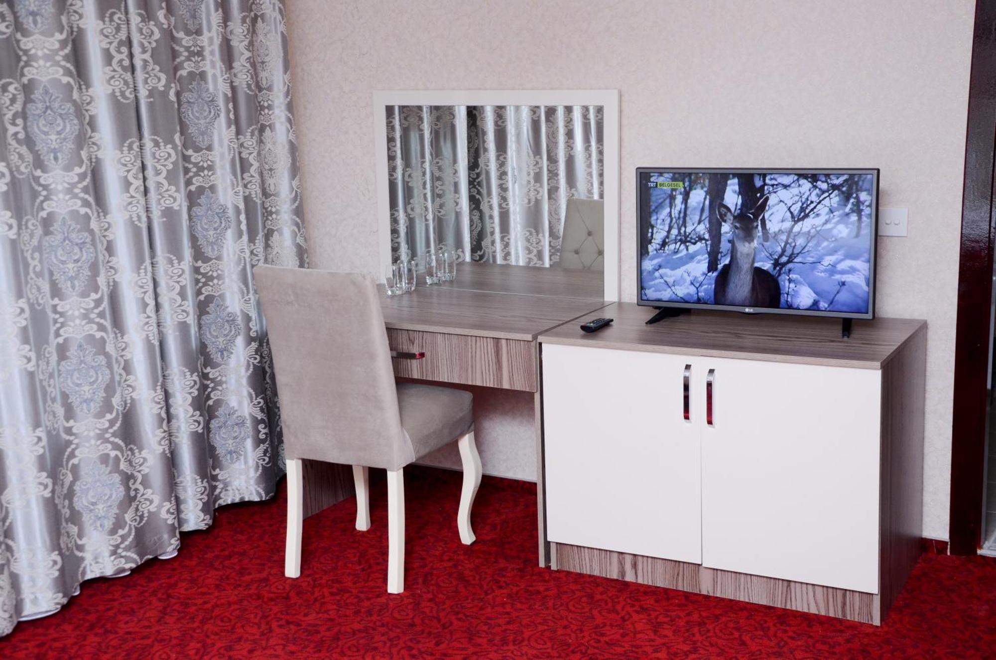 Suite Exécutive - Vue Partielle sur Mer avec Balcon, Accès au Salon, Petit-Déjeuner, Rafraîchissements, Boissons et Canapés en Soirée