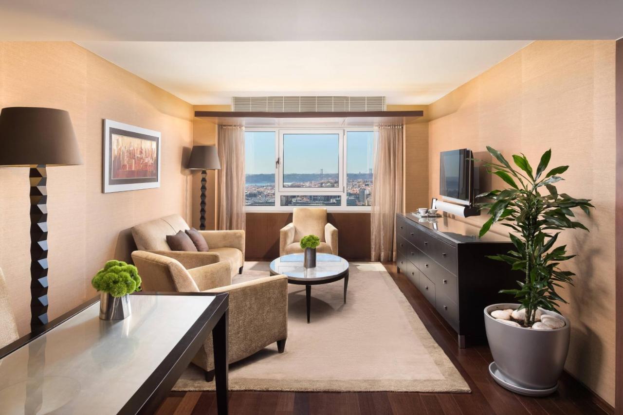 Suite Lit Queen-Size Exécutive avec Accès au Salon Club - Vue sur Panorama Urbain