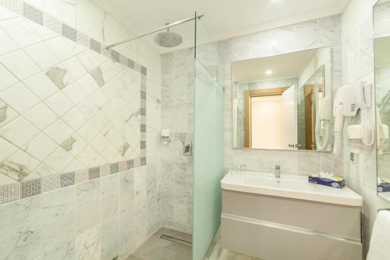 Chambre Double - Vue sur Piscine