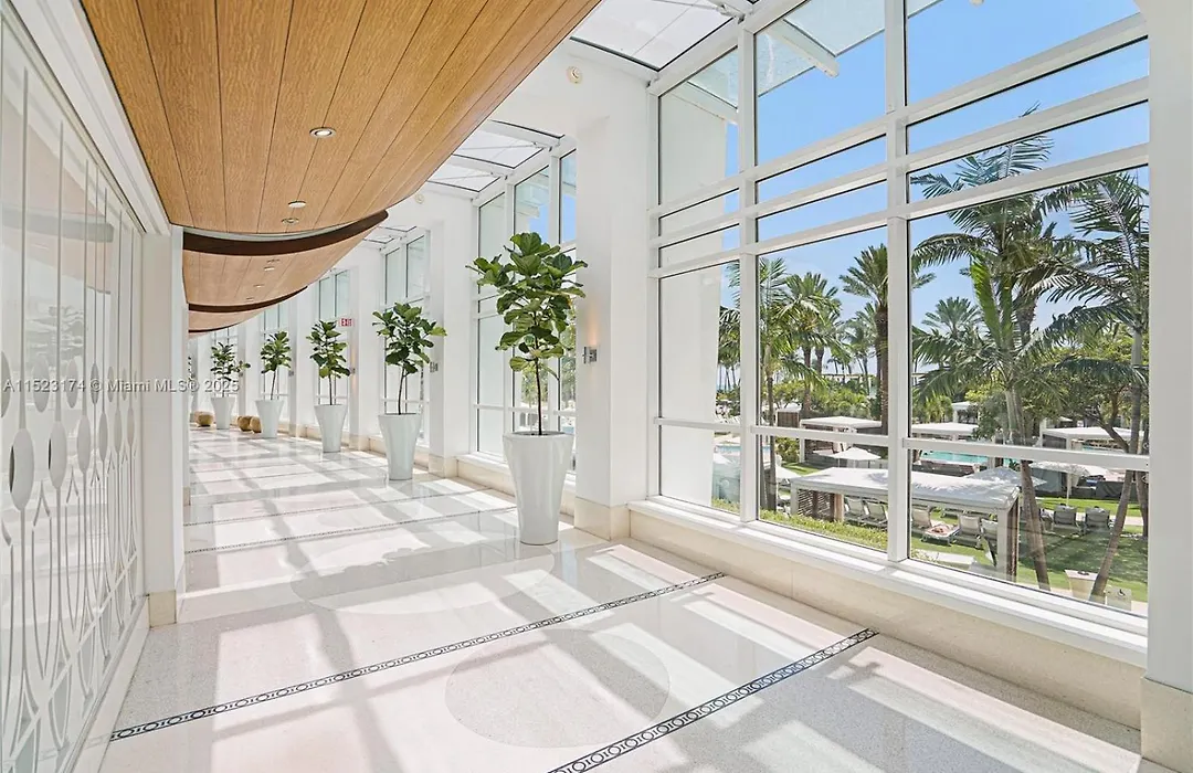 Fontainebleau Miami Beach Two Connecting Studios 10 Guests 5 Beds-1