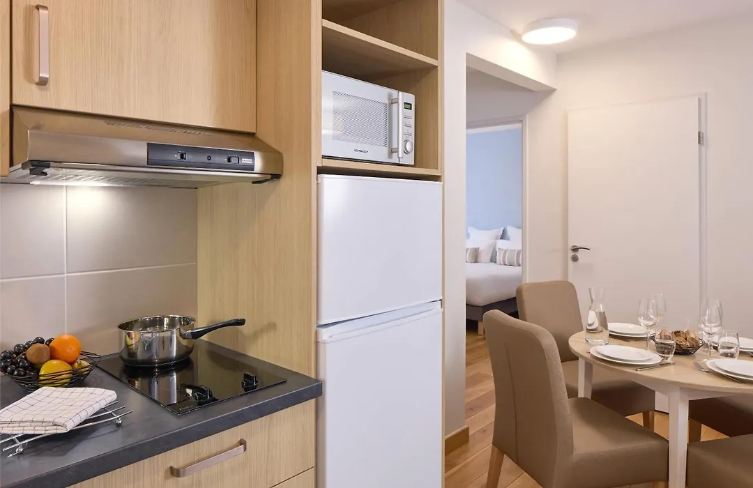 Quality Suites Pau Porte des Pyrenees-1