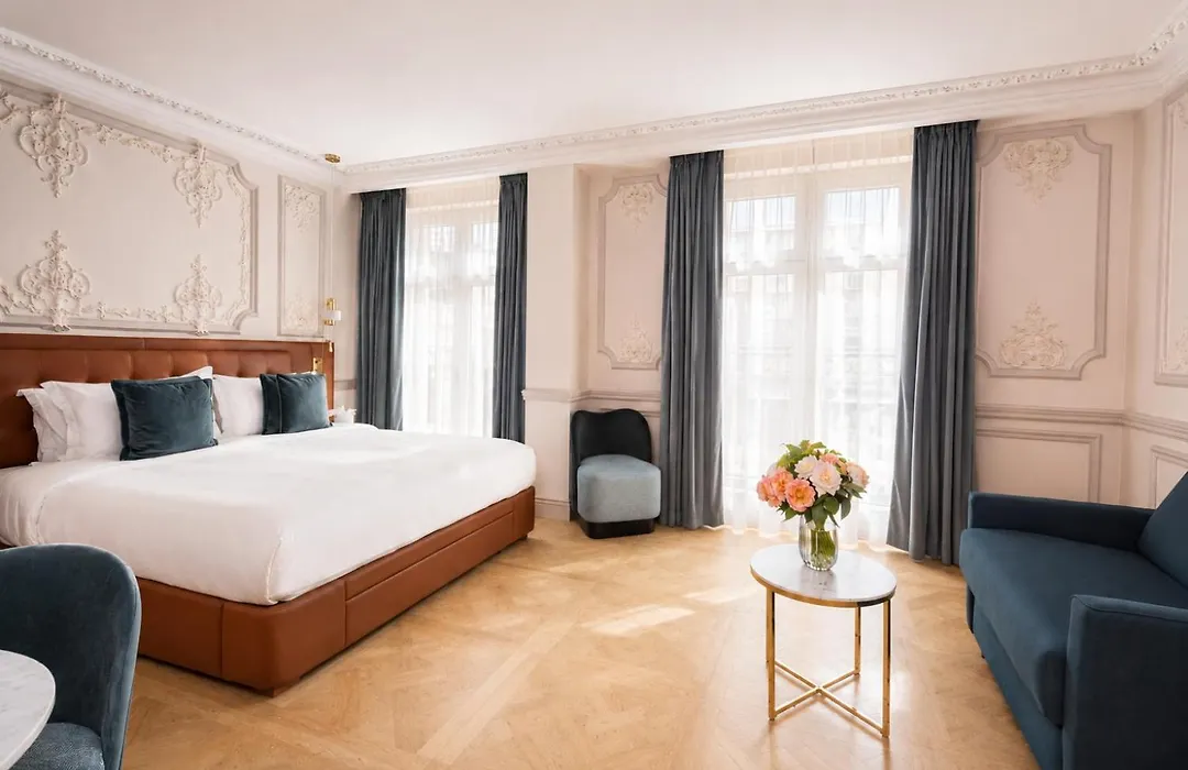Le Triomphe Paris-1