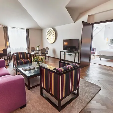 Steigenberger Hotel Herrenhof-2