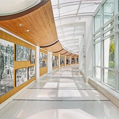 Fontainebleau Miami Beach Two Connecting Studios 10 Guests 5 Beds-3