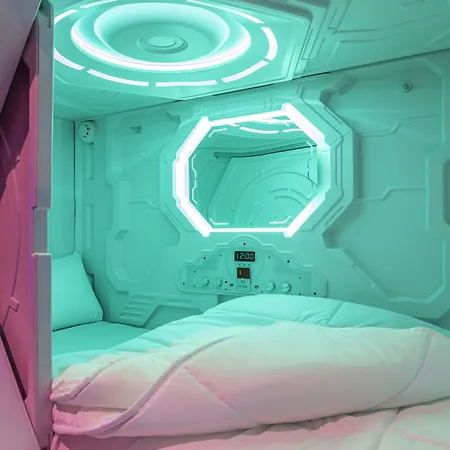 Art Seven Hostel Capsules-2