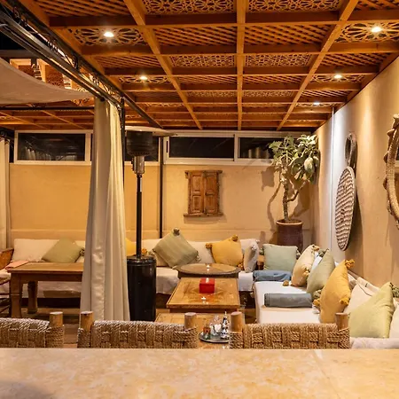 Riad Miss Caracal Jacuzzi & Rooftop-3