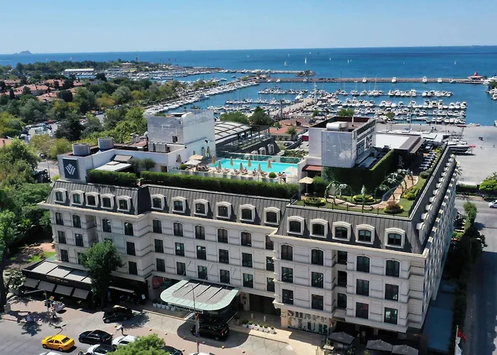 Wyndham Grand Istanbul Kalamis Marina Hotel