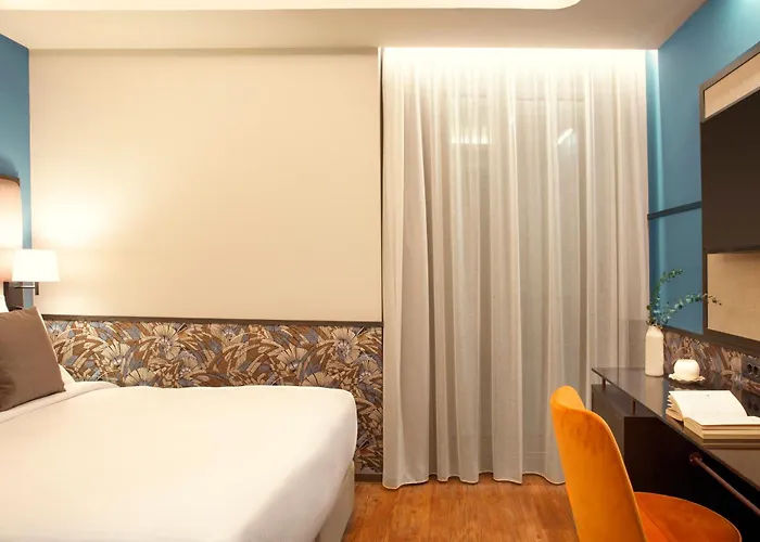 Zeus Essence Athens Central, Former Athens Key